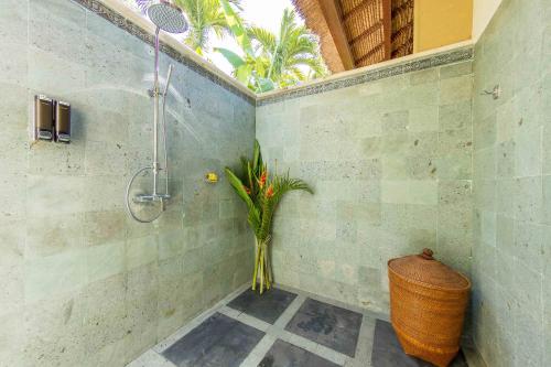 A bathroom at Aquamarine Seaview Villa