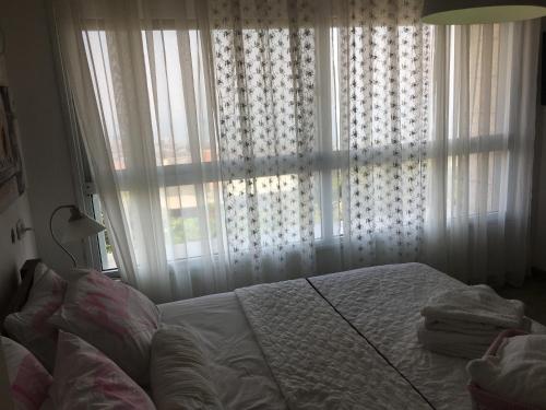 Cama o camas de una habitación en Tiberias Vacation Rental
