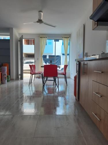 Una televisión o centro de entretenimiento en Hermosa Casa Vacacional con Piscina a 15 mins de Girardot o Melgar