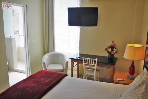 a hotel room with a bed and a desk with a desk at Hotel del Angel in Guadalajara