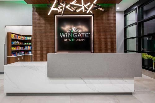 a lobby of a book store with a large sign at Wingate by Wyndham Long Island City in Queens