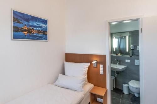 Koupelna v ubytování Hotel Elysee