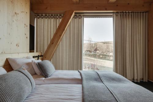 a bedroom with a bed and a large window at Wilcza For Rest in Karpacz