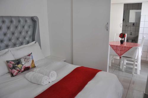 Cama o camas de una habitación en Timo's guesthouse accommodation