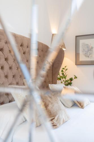 a living room with a couch and a lamp at Bib Rambla Luxury Apartments in Granada