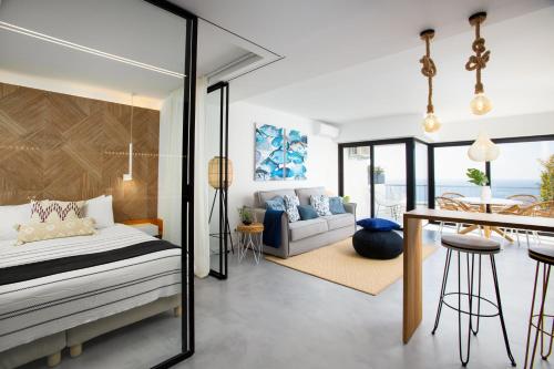 Sesimbra Hilltop Ocean View - Bay Apartment