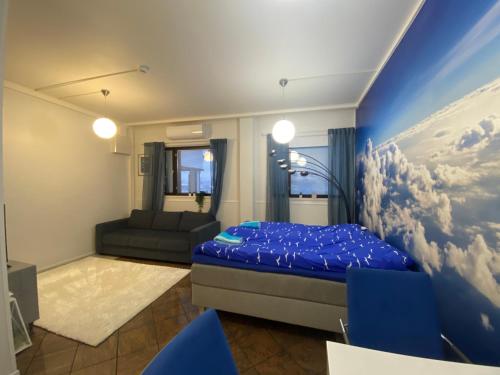 Postel nebo postele na pokoji v ubytování Maisa's studio huoneisto Huoltotie