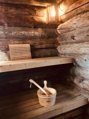 a wooden cabin with a bucket and a wooden spoon at The Swiss hut 30 minutes from Copenhagen in Kvistgård