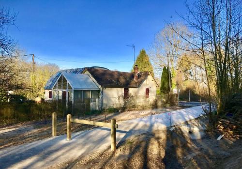 Charmante ancienne maison garde-barrière Oise 25min Roissy