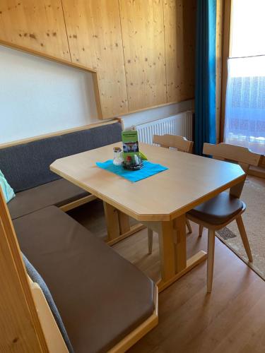 a table in a room with a table and chairs at Ferienwohnungen Marchanger in Niederau