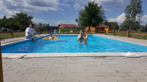 Zdjęcie z galerii obiektu Bungalow w mieście Tiszagyenda