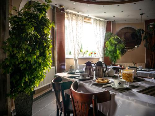 a dining room with a table with food on it at Park UNESCO Residence in Łęknica