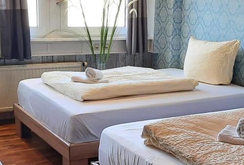 Easy Stay Residence tesisinde bir odada yatak veya yataklar