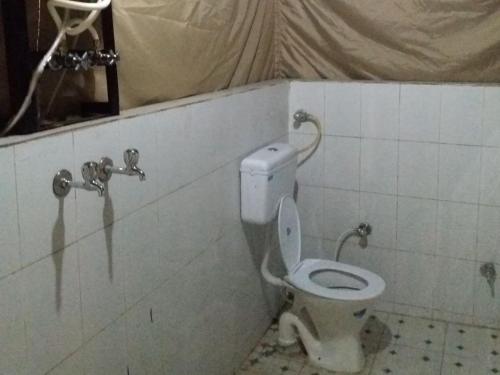 A bathroom at Resort With Mesmerizing Mountain Views & Pine Trees