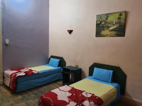 En eller flere senge i et værelse på African House Hostel