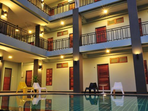 Kolam renang di atau dekat dengan Ruk Cozy