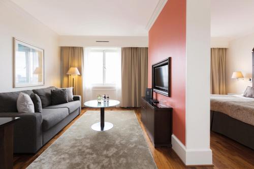 a living room with a couch and a bed at Elite Park Avenue Hotel in Gothenburg