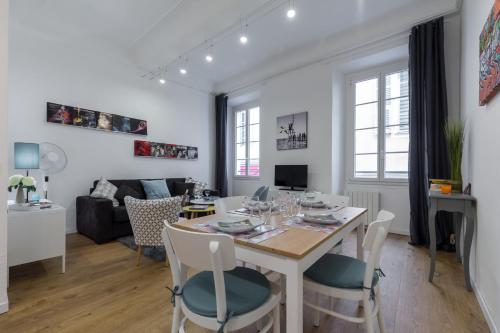 Et tv og/eller underholdning på Large one bedroom flat in the Old Town