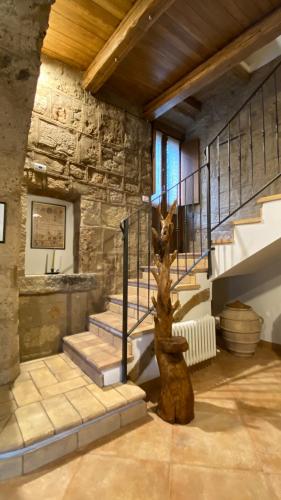 a room with stairs and a statue of a tree at Il Vento e la Ginestra in Bagnoregio