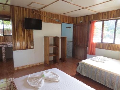 Ένα ή περισσότερα κρεβάτια σε δωμάτιο στο Poponjoche Lodge Caño Negro