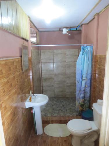 Ένα μπάνιο στο Poponjoche Lodge Caño Negro