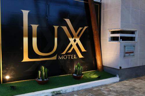 Lux Motel