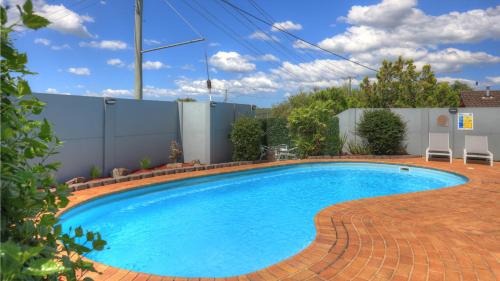Πισίνα στο ή κοντά στο Grafton Lodge Motel