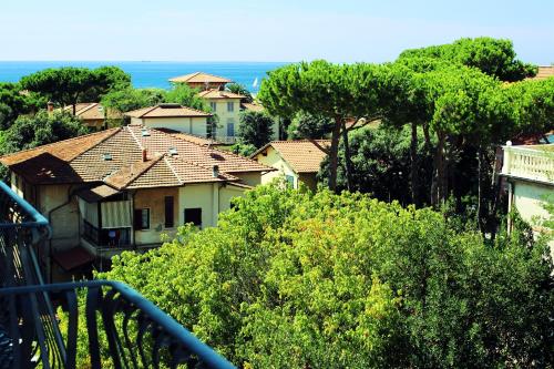 a view of a town with houses and trees at Hotel La Pigna in Marina di Pietrasanta