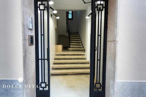 a view of a hallway through a glass door with stairs at Apartamento Roma, living suite en Vila real in Villareal