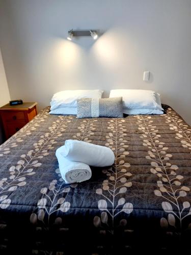 Ένα ή περισσότερα κρεβάτια σε δωμάτιο στο Academy Lodge Motel