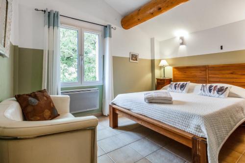 Cama ou camas em um quarto em Villa de 3 chambres avec piscine privee jardin clos et wifi a Beaumes de Venise