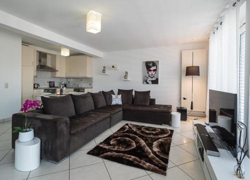 LUXURY PENTHOUSE APARTMENT WITH 3 Balconies -2 BEDROOMS -PETRUS VIEW