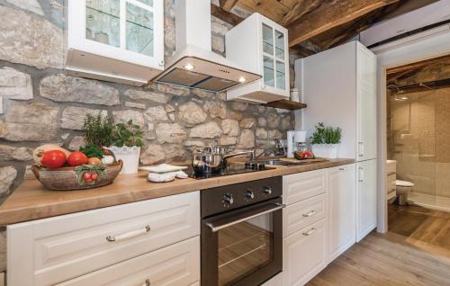 Η κουζίνα ή μικρή κουζίνα στο Villa Sirotnjak