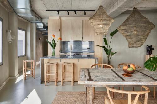a kitchen with a table and chairs in a room at Okulus Madeira in Funchal