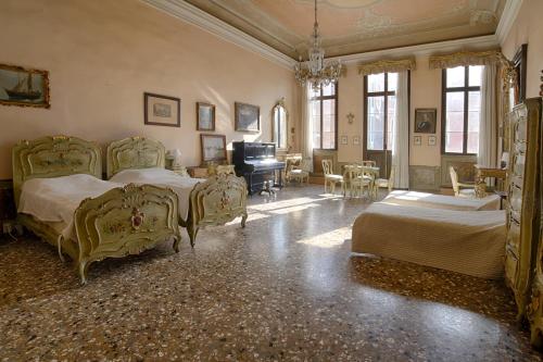 Gallery image of Vintage Venice Apartment in Venice
