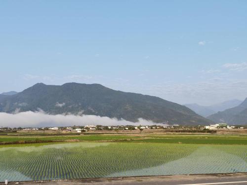 a field with a mountain in the background with aermott at 花總管 in Chin-yüan