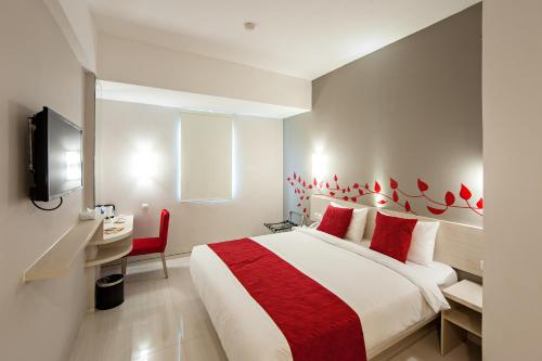 TV a/nebo společenská místnost v ubytování HOM Hotel Kudus by Horison Group