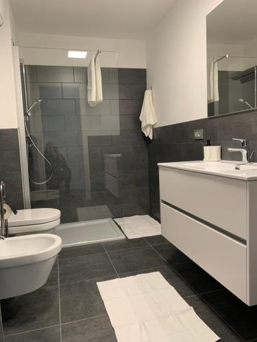 A bathroom at La Filanda di Viano in Villa