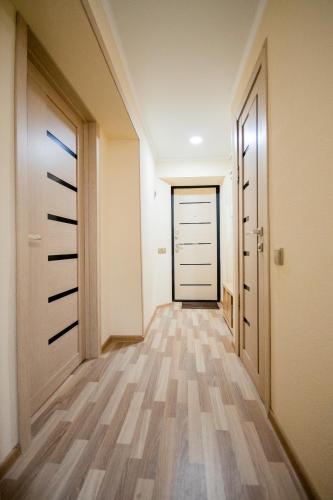 an empty corridor with a door at Алтай 1-6, рядом с аэропортом in Almaty