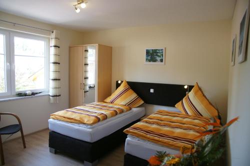 a living room with two beds and a window at Cafe und Pension Blohm in Greifswald