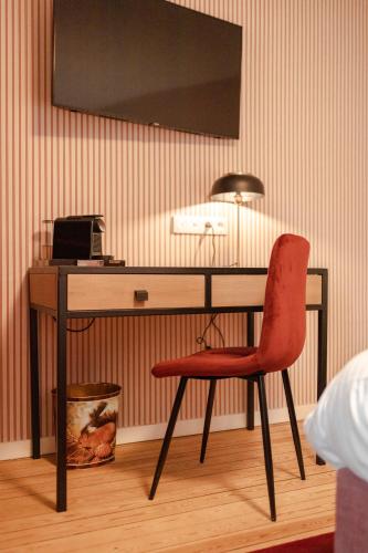 a desk with a red chair in a room at Villa Monceau Louvain la neuve in Louvain-la-Neuve
