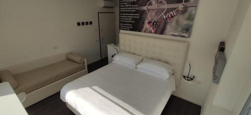 a small bedroom with a bed and a couch at Amata Valgre Affittacamere, comfort e pulizia eccezionali!! in Olginate