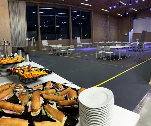 a table with plates of food and tables and chairs at KIDE hotel by Iso-Syöte in Syöte