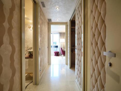 Photo de la galerie de l'établissement MyCityHome - Luxurious apartment on Calle O'Donnell, à Madrid