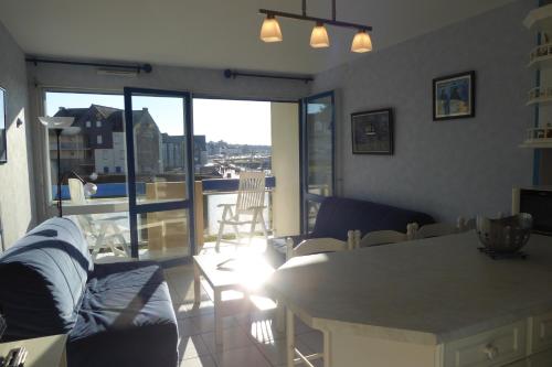 Photo de la galerie de l'établissement REF 157 Studio pour deux personnes avec piscine vue Port Crouesty ARZON, à Arzon