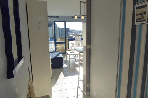 Photo de la galerie de l'établissement REF 157 Studio pour deux personnes avec piscine vue Port Crouesty ARZON, à Arzon