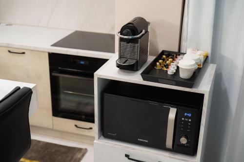a microwave oven sitting on a counter in a kitchen at SHIMresidence LUXURY in Rădăuţi