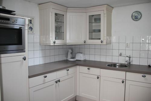 Una cocina o zona de cocina en Zandvoort Centre Holiday Homes