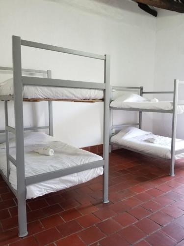 Una cama o camas en una habitación de La Mansion Hostel