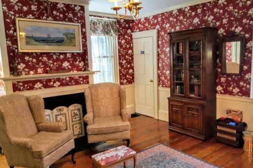 Un lugar para sentarse en Clark Currier Inn